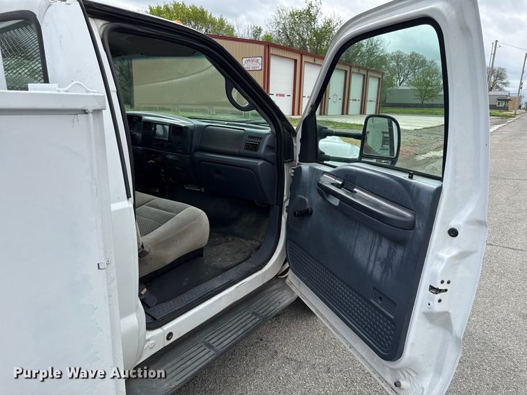 image for item EV7701 2000 Ford F550 Super Duty utility / service truck