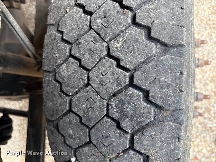 image for item EV7701 2000 Ford F550 Super Duty utility / service truck