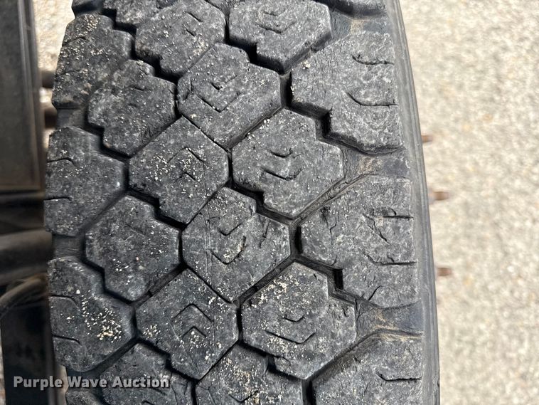 image for item EV7701 2000 Ford F550 Super Duty utility / service truck