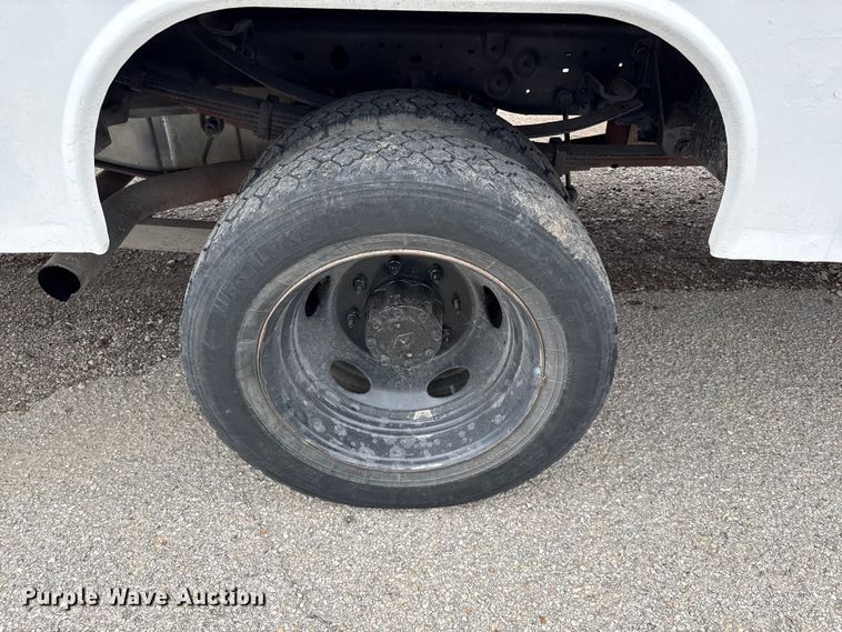 image for item EV7701 2000 Ford F550 Super Duty utility / service truck