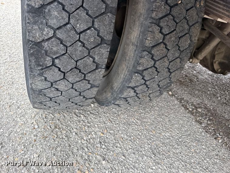 image for item EV7701 2000 Ford F550 Super Duty utility / service truck