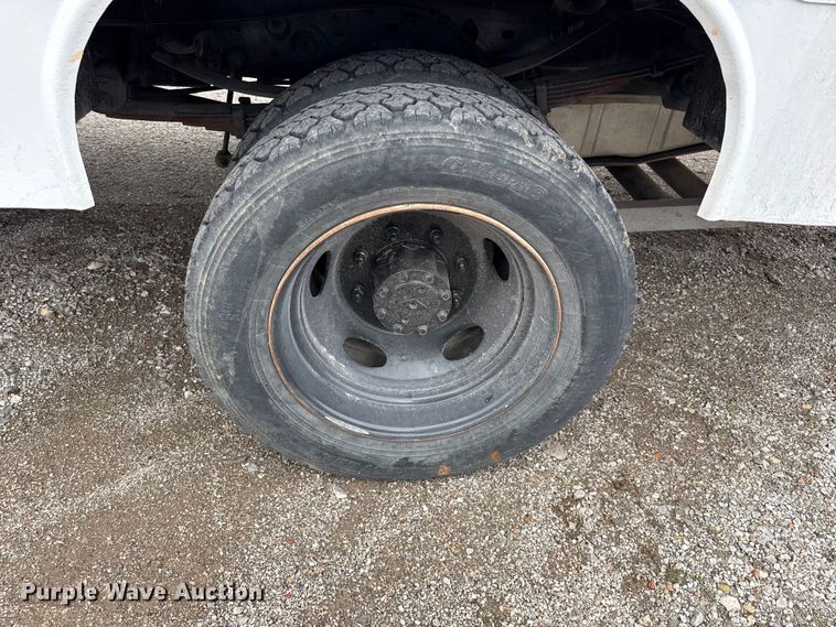 image for item EV7701 2000 Ford F550 Super Duty utility / service truck