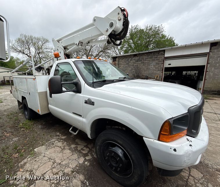 image for item EV7702 2001 Ford F550 bucket truck