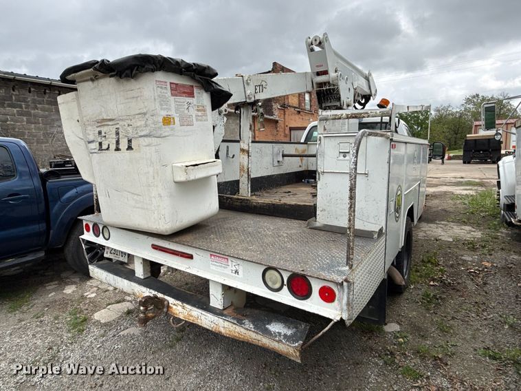 image for item EV7702 2001 Ford F550 bucket truck