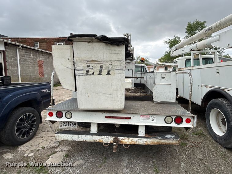 image for item EV7702 2001 Ford F550 bucket truck