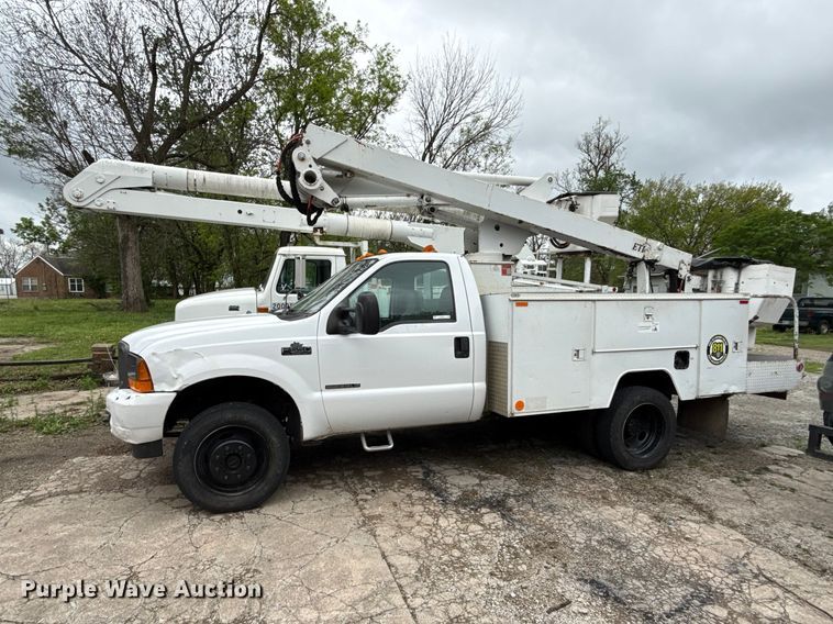image for item EV7702 2001 Ford F550 bucket truck