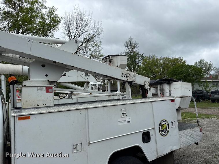 image for item EV7702 2001 Ford F550 bucket truck