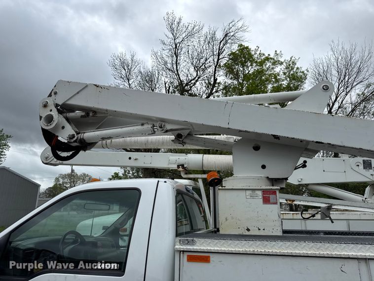 image for item EV7702 2001 Ford F550 bucket truck