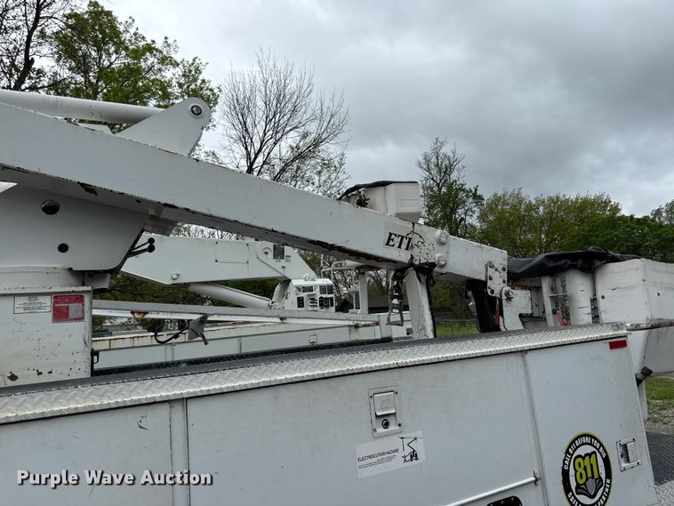 image for item EV7702 2001 Ford F550 bucket truck