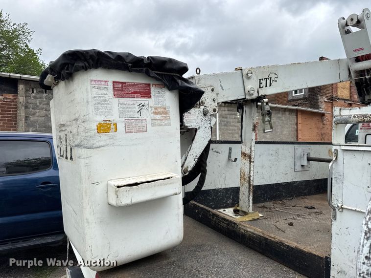 image for item EV7702 2001 Ford F550 bucket truck