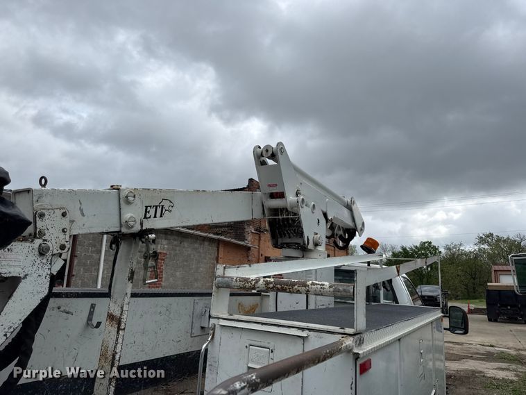 image for item EV7702 2001 Ford F550 bucket truck