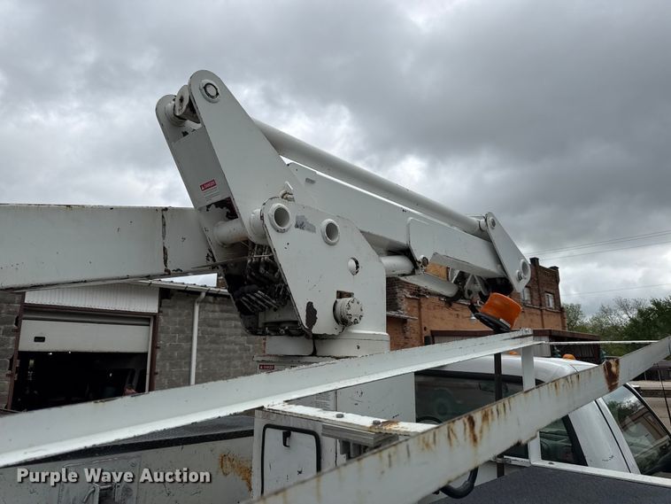 image for item EV7702 2001 Ford F550 bucket truck