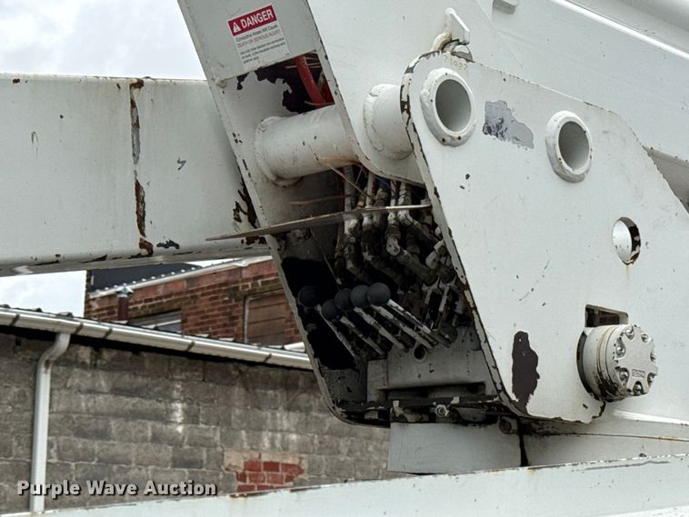 image for item EV7702 2001 Ford F550 bucket truck