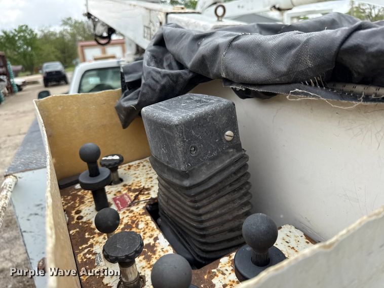 image for item EV7702 2001 Ford F550 bucket truck