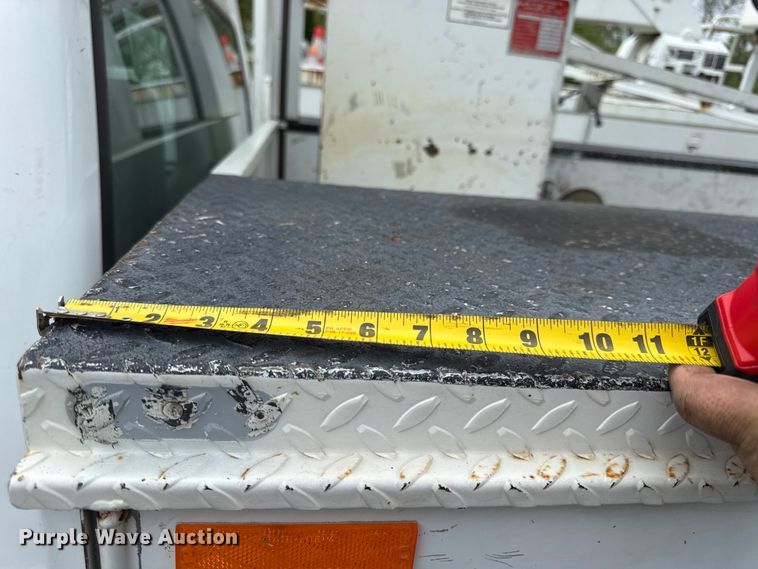 image for item EV7702 2001 Ford F550 bucket truck