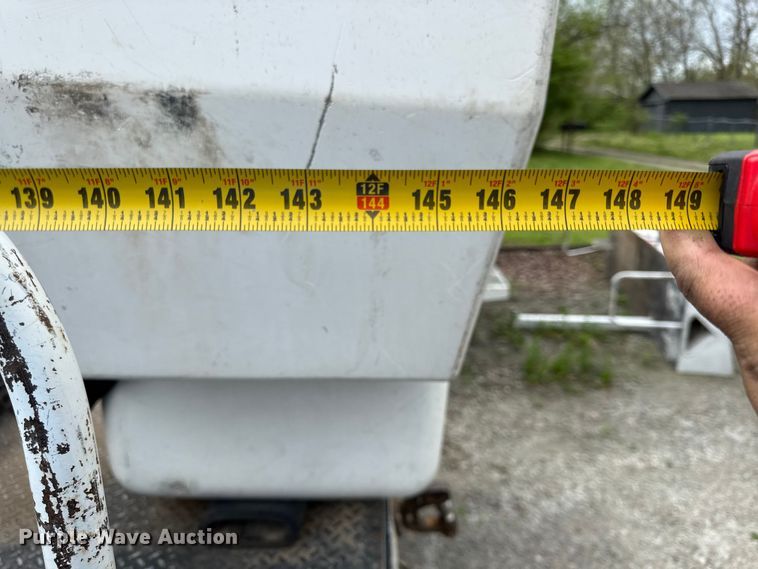 image for item EV7702 2001 Ford F550 bucket truck