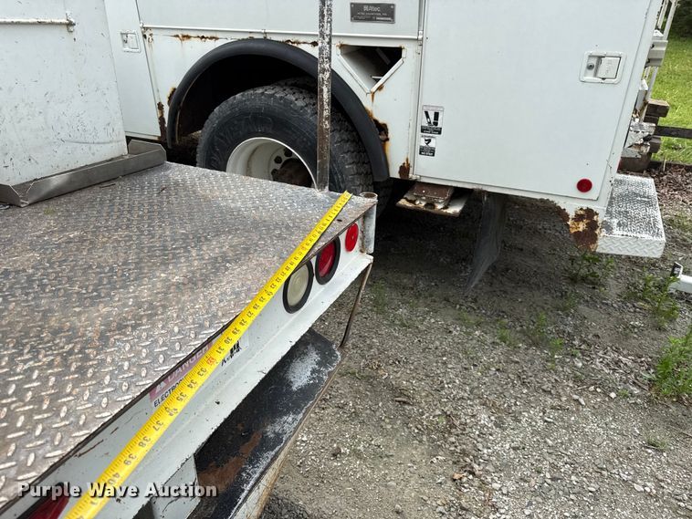 image for item EV7702 2001 Ford F550 bucket truck