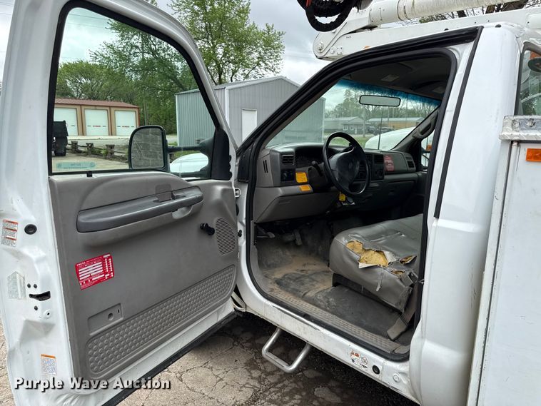 image for item EV7702 2001 Ford F550 bucket truck
