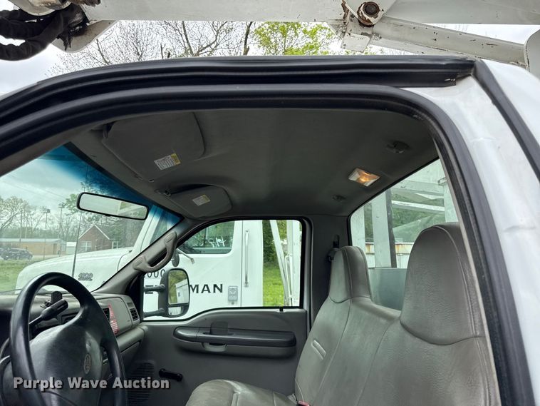 image for item EV7702 2001 Ford F550 bucket truck