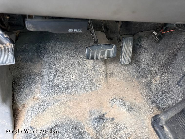 image for item EV7702 2001 Ford F550 bucket truck