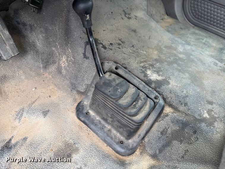 image for item EV7702 2001 Ford F550 bucket truck