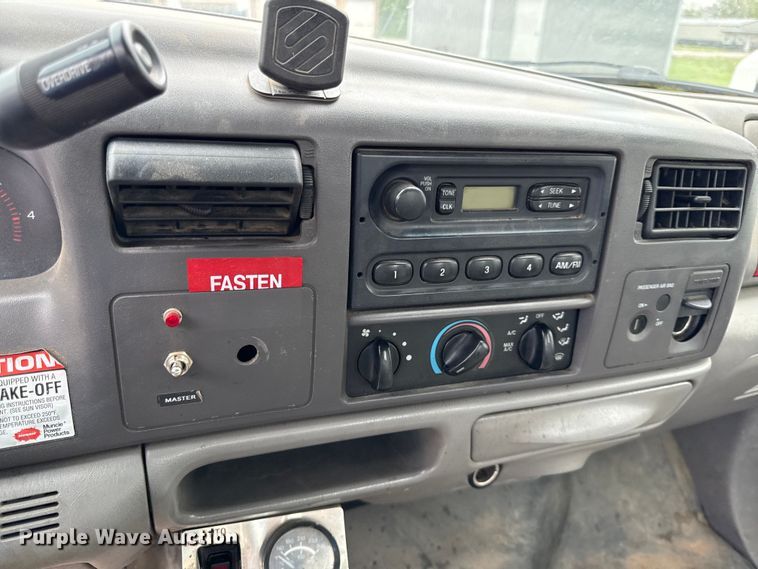 image for item EV7702 2001 Ford F550 bucket truck