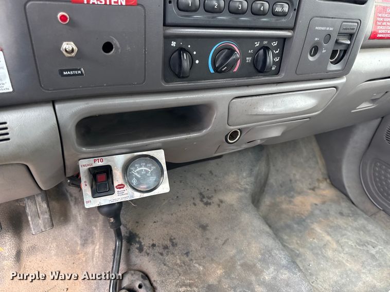 image for item EV7702 2001 Ford F550 bucket truck