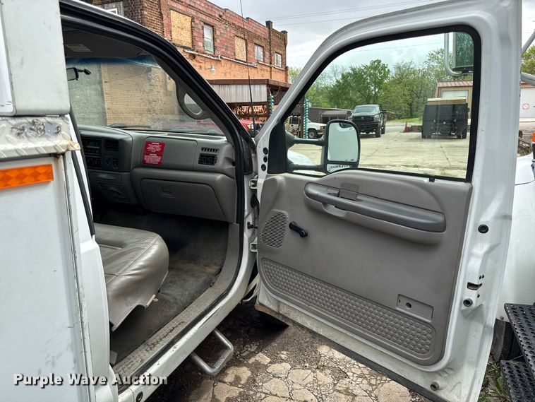 image for item EV7702 2001 Ford F550 bucket truck