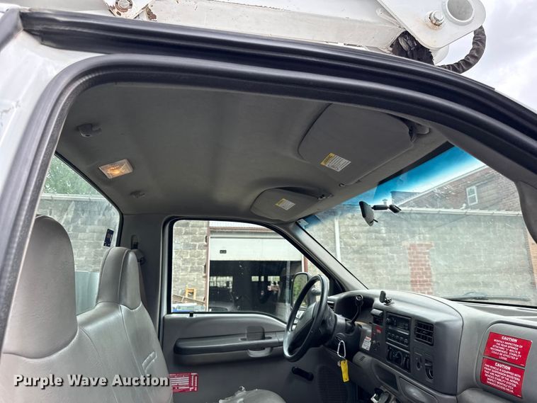 image for item EV7702 2001 Ford F550 bucket truck