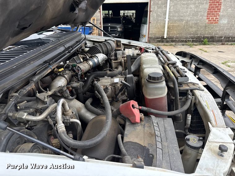 image for item EV7702 2001 Ford F550 bucket truck