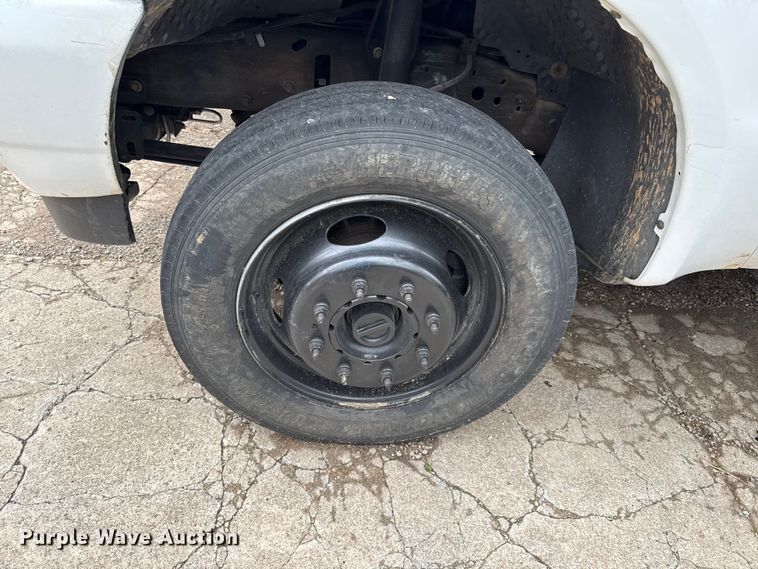 image for item EV7702 2001 Ford F550 bucket truck