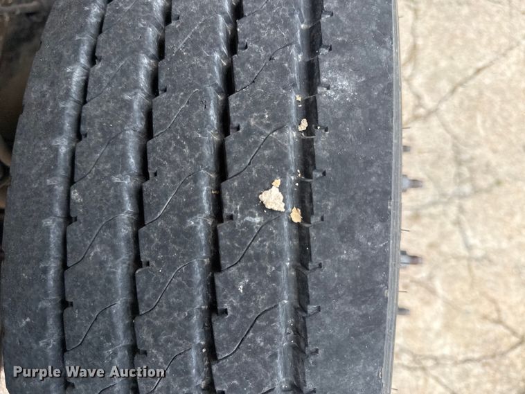 image for item EV7702 2001 Ford F550 bucket truck