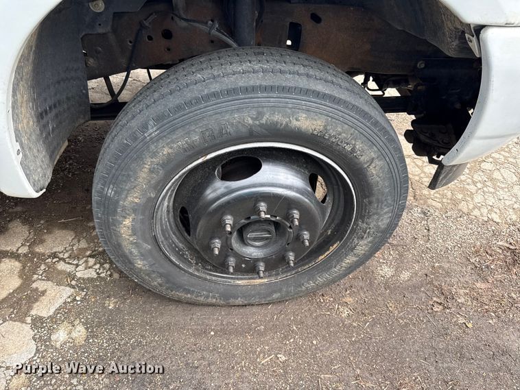 image for item EV7702 2001 Ford F550 bucket truck