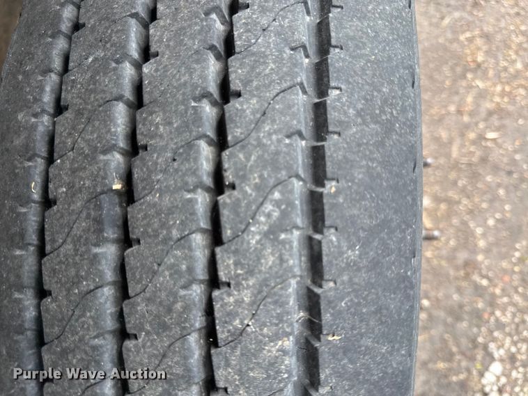 image for item EV7702 2001 Ford F550 bucket truck