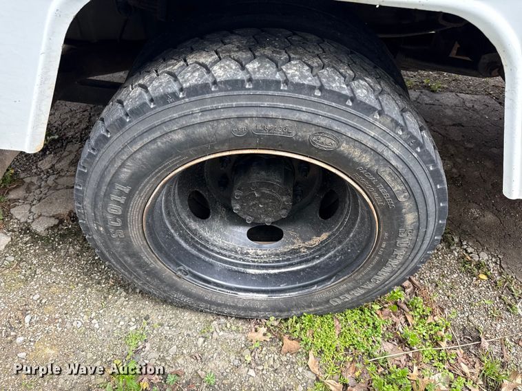 image for item EV7702 2001 Ford F550 bucket truck