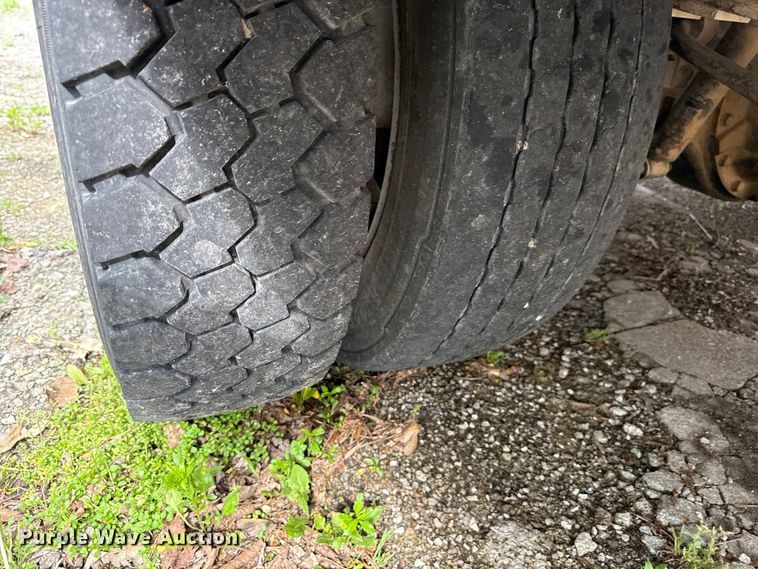 image for item EV7702 2001 Ford F550 bucket truck