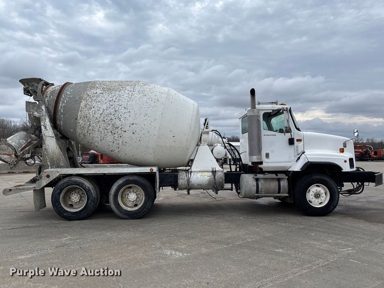 image for item FB3314 2006 International 5600i ready mix truck