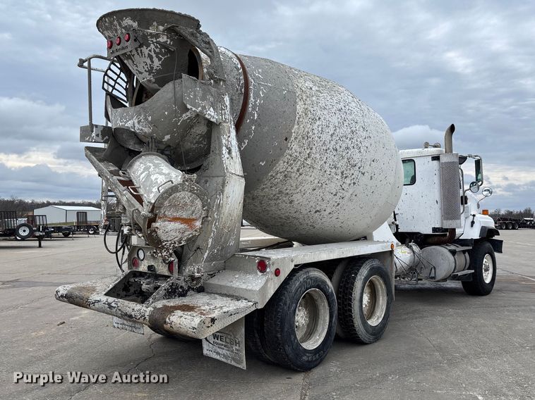 image for item FB3314 2006 International 5600i ready mix truck