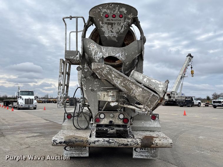 image for item FB3314 2006 International 5600i ready mix truck