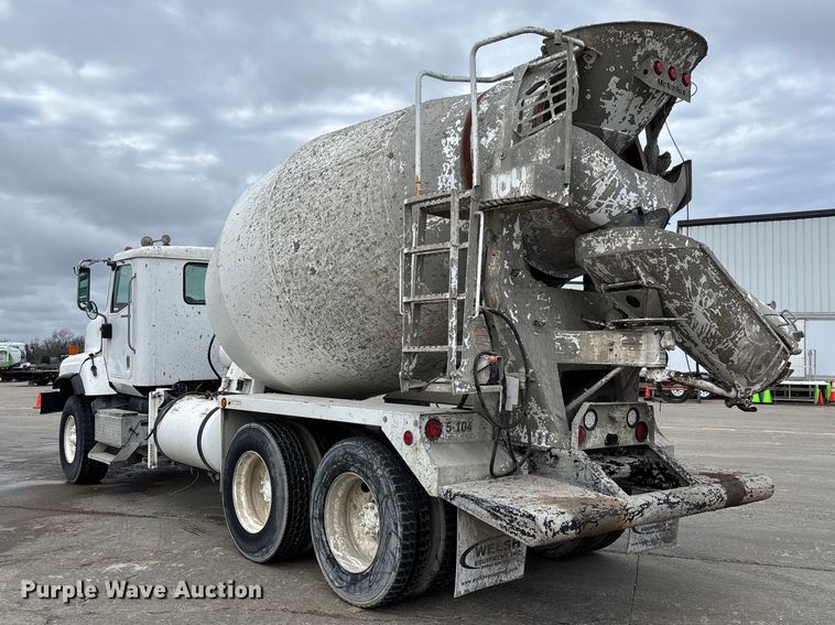 image for item FB3314 2006 International 5600i ready mix truck
