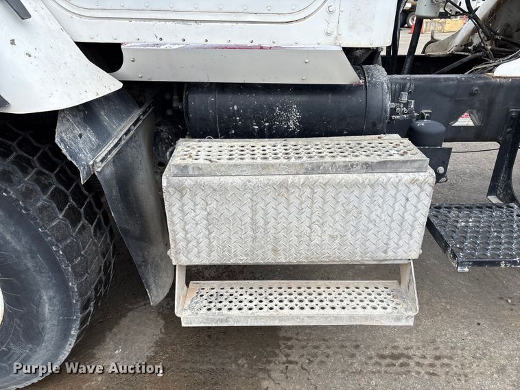 image for item FB3314 2006 International 5600i ready mix truck