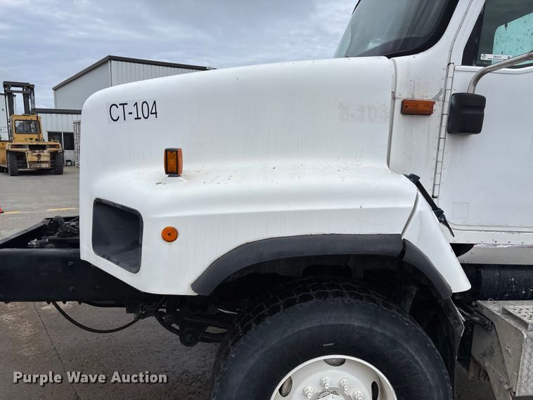 image for item FB3314 2006 International 5600i ready mix truck