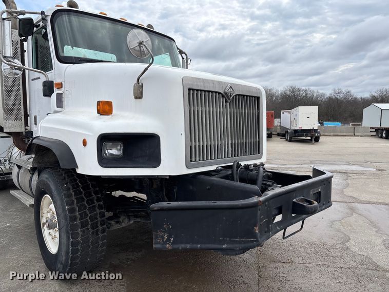 image for item FB3314 2006 International 5600i ready mix truck