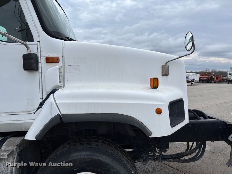 image for item FB3314 2006 International 5600i ready mix truck