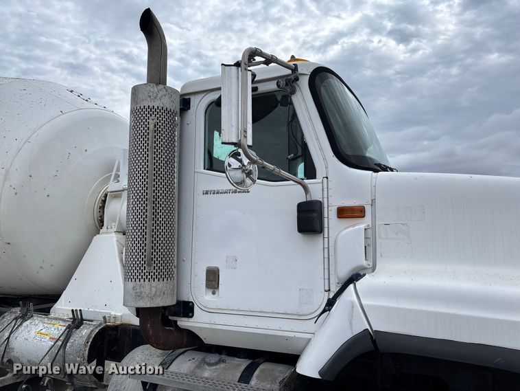 image for item FB3314 2006 International 5600i ready mix truck