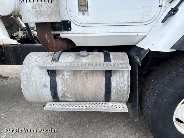 image for item FB3314 2006 International 5600i ready mix truck