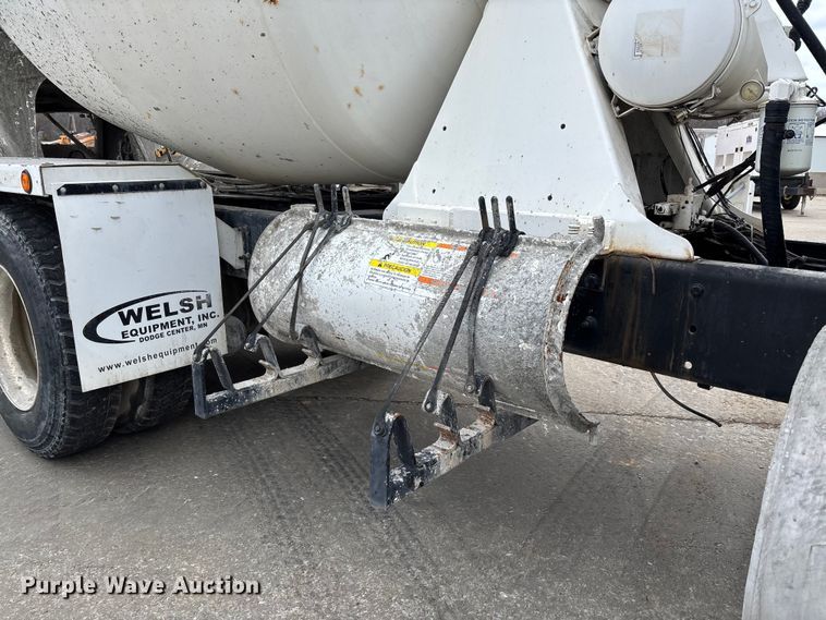 image for item FB3314 2006 International 5600i ready mix truck