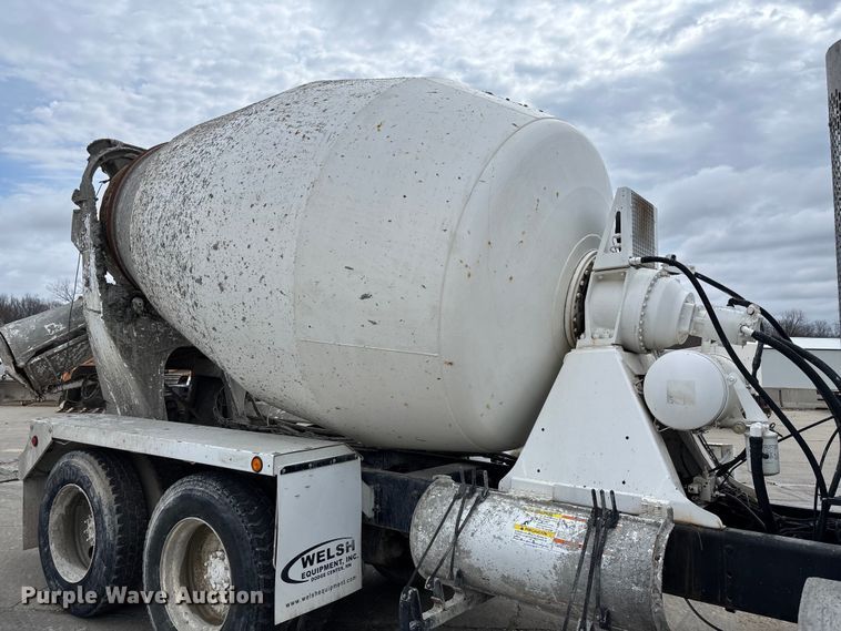 image for item FB3314 2006 International 5600i ready mix truck