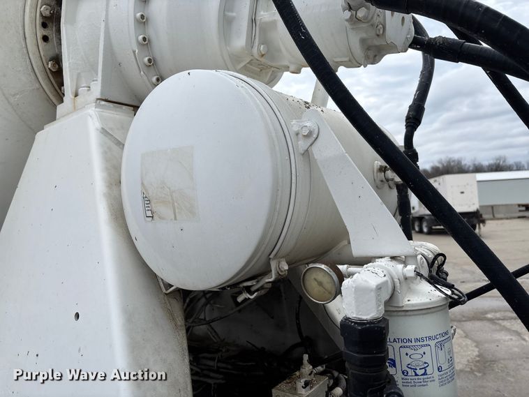 image for item FB3314 2006 International 5600i ready mix truck