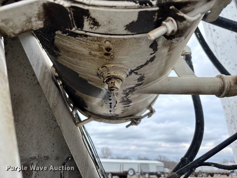 image for item FB3314 2006 International 5600i ready mix truck